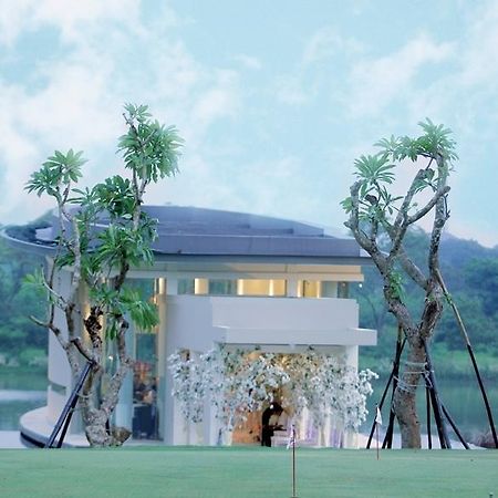 Ciputra Golf, Club & Hotel 泗水 外观 照片