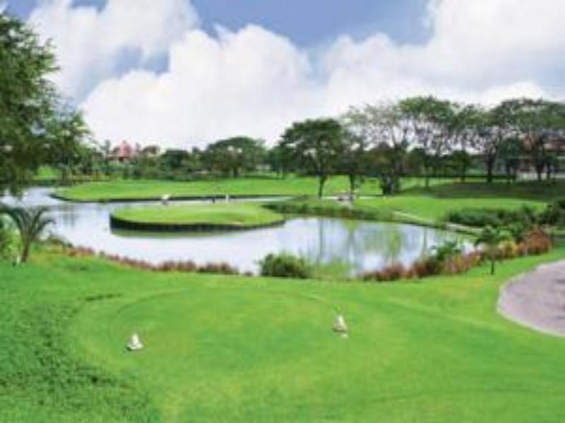Ciputra Golf, Club & Hotel 泗水 外观 照片